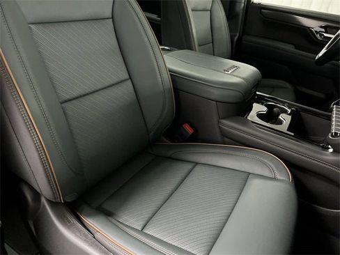 Used 2025 GMC Yukon AT4 image 28