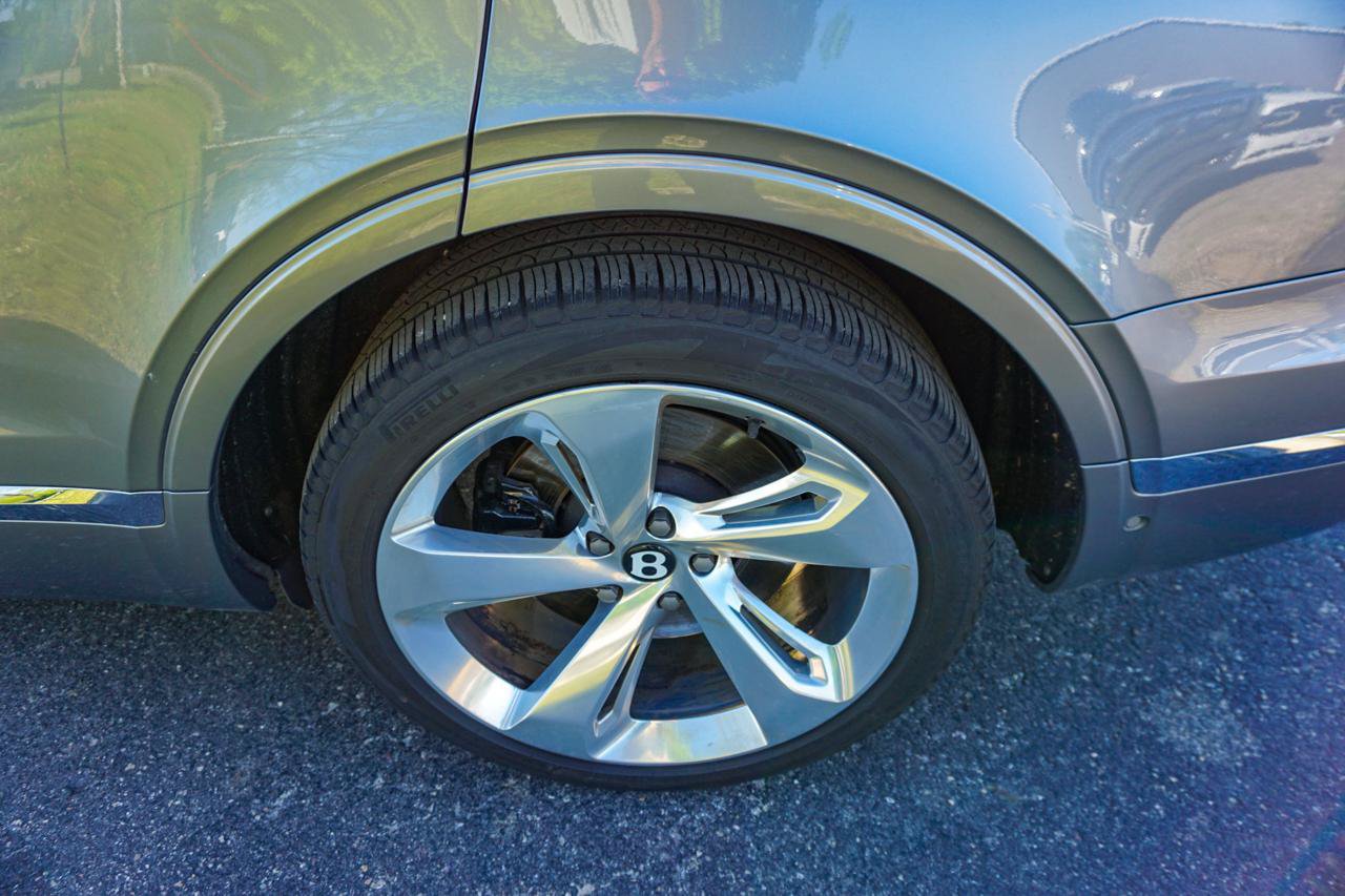 Used 2017 Bentley Bentayga AWD/4WD image 57