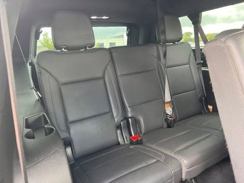Used 2022 Chevrolet Suburban LT w/ Luxury Package AWD/4WD image 32
