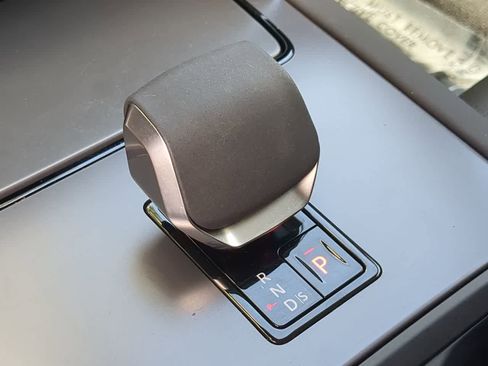 Used 2025 Land Rover Discovery Sport S image 35