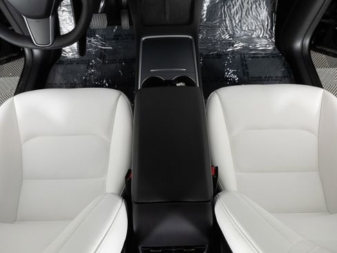 Used 2023 Tesla Model Y Long Range image 36