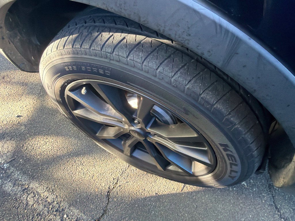 Used 2019 Ford Explorer XLT w/ Equipment Group 202A AWD/4WD image 12
