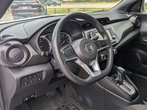 Used 2020 Nissan Kicks S image 14