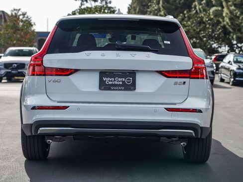 New 2025 Volvo V60 B5 Cross Country Ultra w/ Protection Package Premier image 8