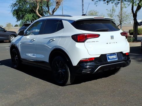 Used 2024 Buick Encore GX Sport Touring image 3