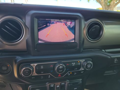 Used 2018 Jeep Wrangler Unlimited Sport S AWD/4WD image 23