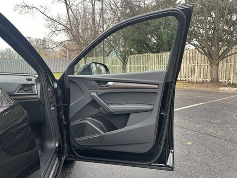 Certified 2025 Audi Q5 e Premium Plus w/ Premium Plus Package image 30