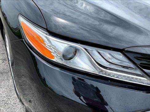 Used 2020 Toyota Camry XLE w/ Sunroof Package FWD image 27