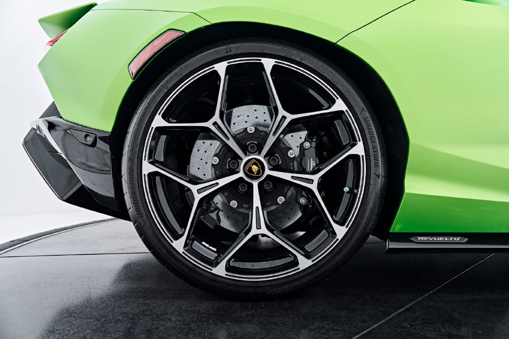 Used 2024 Lamborghini Revuelto AWD/4WD image 35