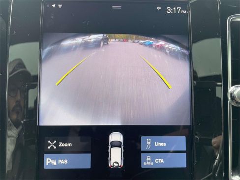 Used 2022 Volvo XC40 T5 R-Design w/ Climate Package image 29