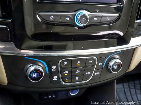 Used 2022 Chevrolet Traverse LS image 23