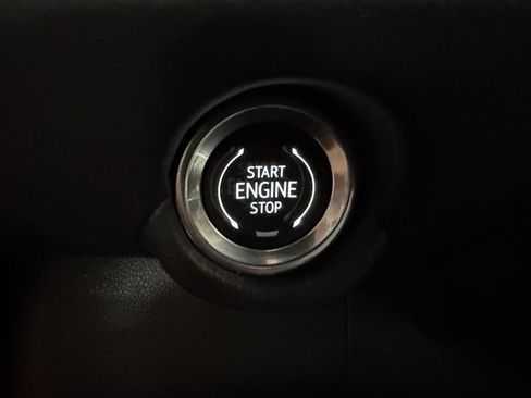 Used 2025 Chevrolet Suburban Z71 AWD/4WD image 11