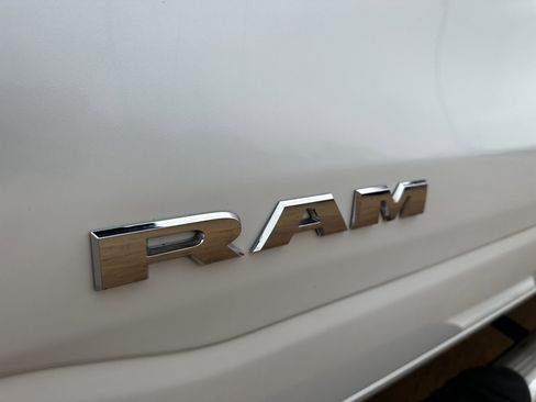 Used 2019 RAM 1500 Laramie image 13