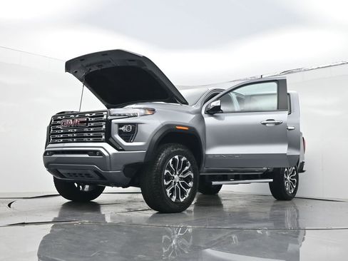 Used 2025 GMC Canyon Denali AWD/4WD image 30