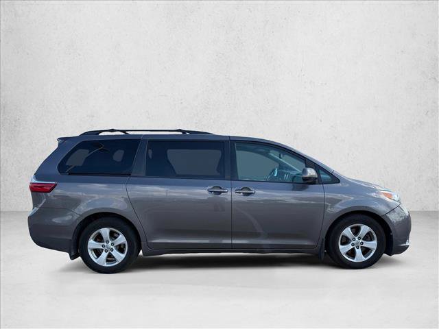 Used 2015 Toyota Sienna LE FWD image 4