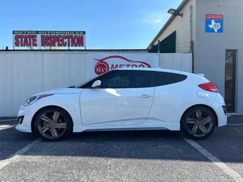 Used 2015 Hyundai Veloster Turbo image 2