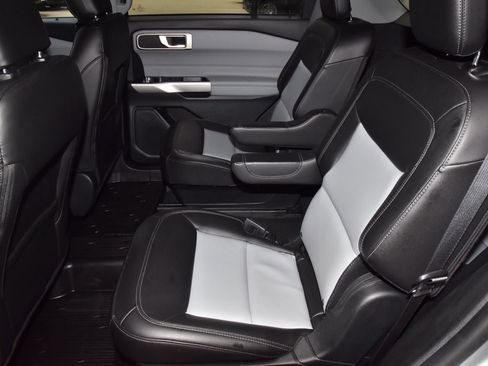 Used 2023 Ford Explorer XLT w/ Equipment Group 202A RWD image 14