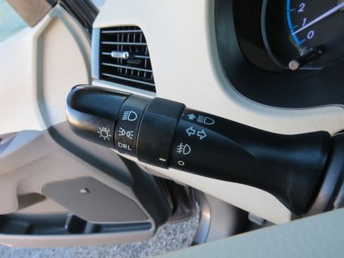 Used 2011 Toyota Sienna XLE image 16