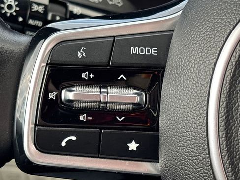 Used 2023 Kia Carnival SX Prestige image 28