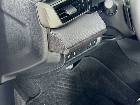Used 2025 Toyota Camry SE w/ Convenience Package FWD image 10