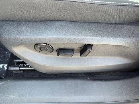 New 2025 Volkswagen Tiguan SE image 15