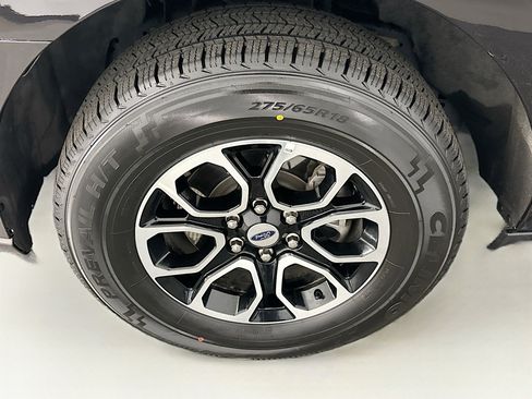 Used 2024 Ford Expedition XLT image 11