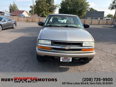 Used 2003 Chevrolet S10 Pickup LS w/ Convenience Package AWD/4WD image 2
