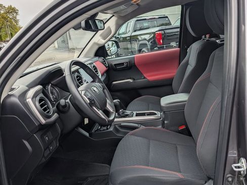 Certified 2022 Toyota Tacoma SR5 AWD/4WD image 13