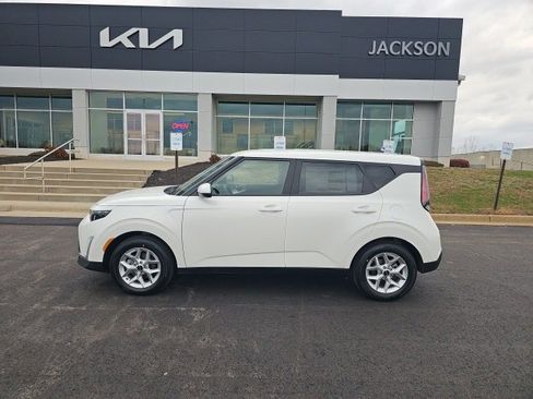 New 2025 Kia Soul LX image 1