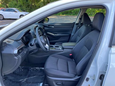 Used 2025 Nissan Altima 2.5 SV FWD image 27