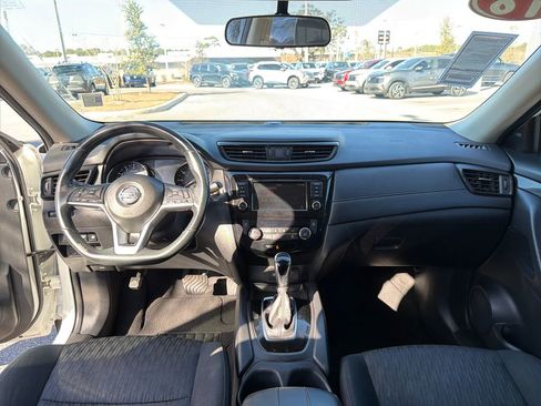 Used 2018 Nissan Rogue SV image 25