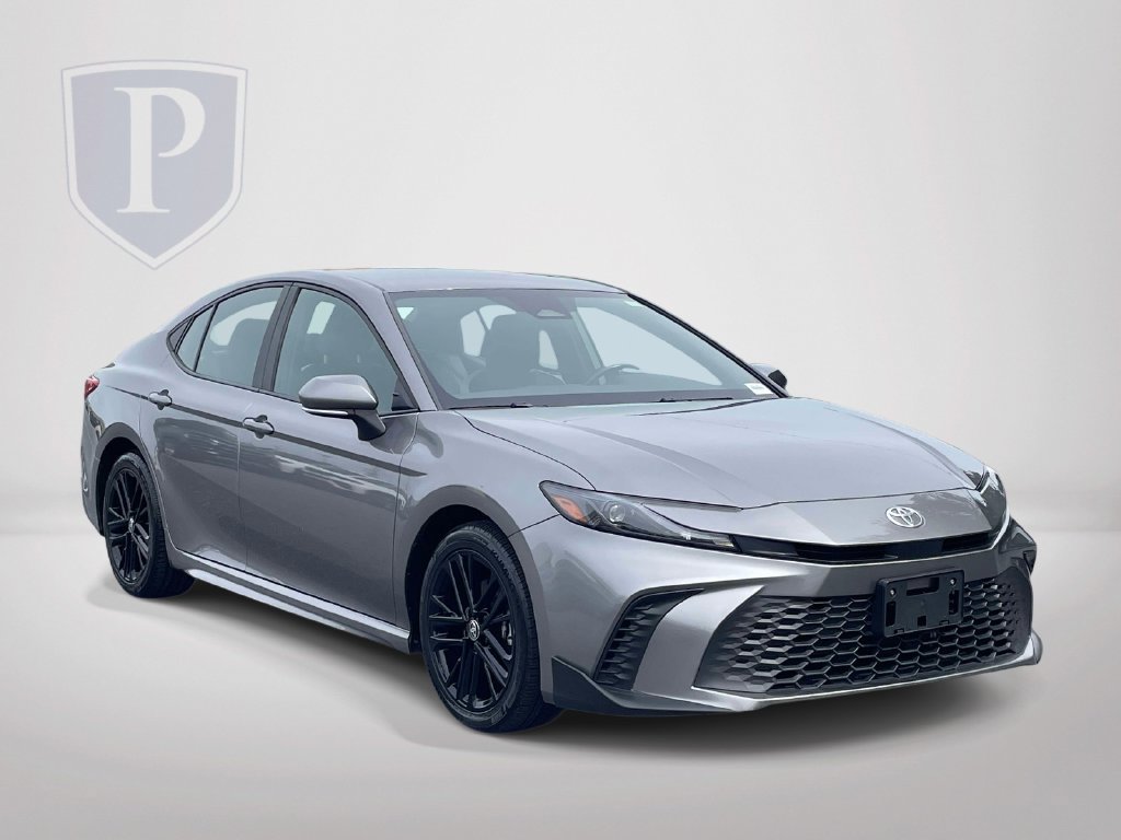 Used 2025 Toyota Camry SE FWD image 2