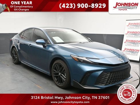 Used 2025 Toyota Camry SE w/ Convenience Package image 1