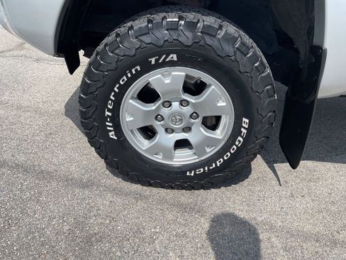 Used 2013 Toyota Tacoma 4x4 Double Cab w/ TRD Off-Road Pkg image 9