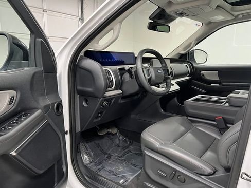 Used 2025 Ford Expedition Active AWD/4WD image 20