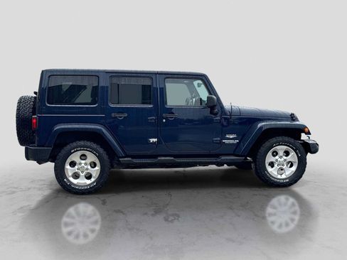 Used 2013 Jeep Wrangler Unlimited Sahara w/ Max Tow Pkg AWD/4WD image 7