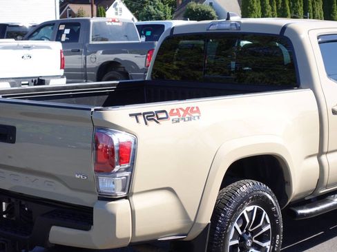 Used 2020 Toyota Tacoma TRD Sport image 11
