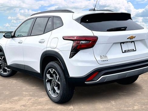 New 2026 Chevrolet Trax LT image 3