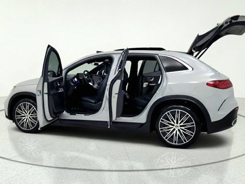 Used 2023 Mercedes-Benz EQE 350+ 4MATIC SUV w/ AMG Line Exterior Package image 15