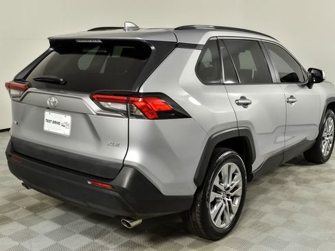 Used 2021 Toyota RAV4 XLE Premium image 26