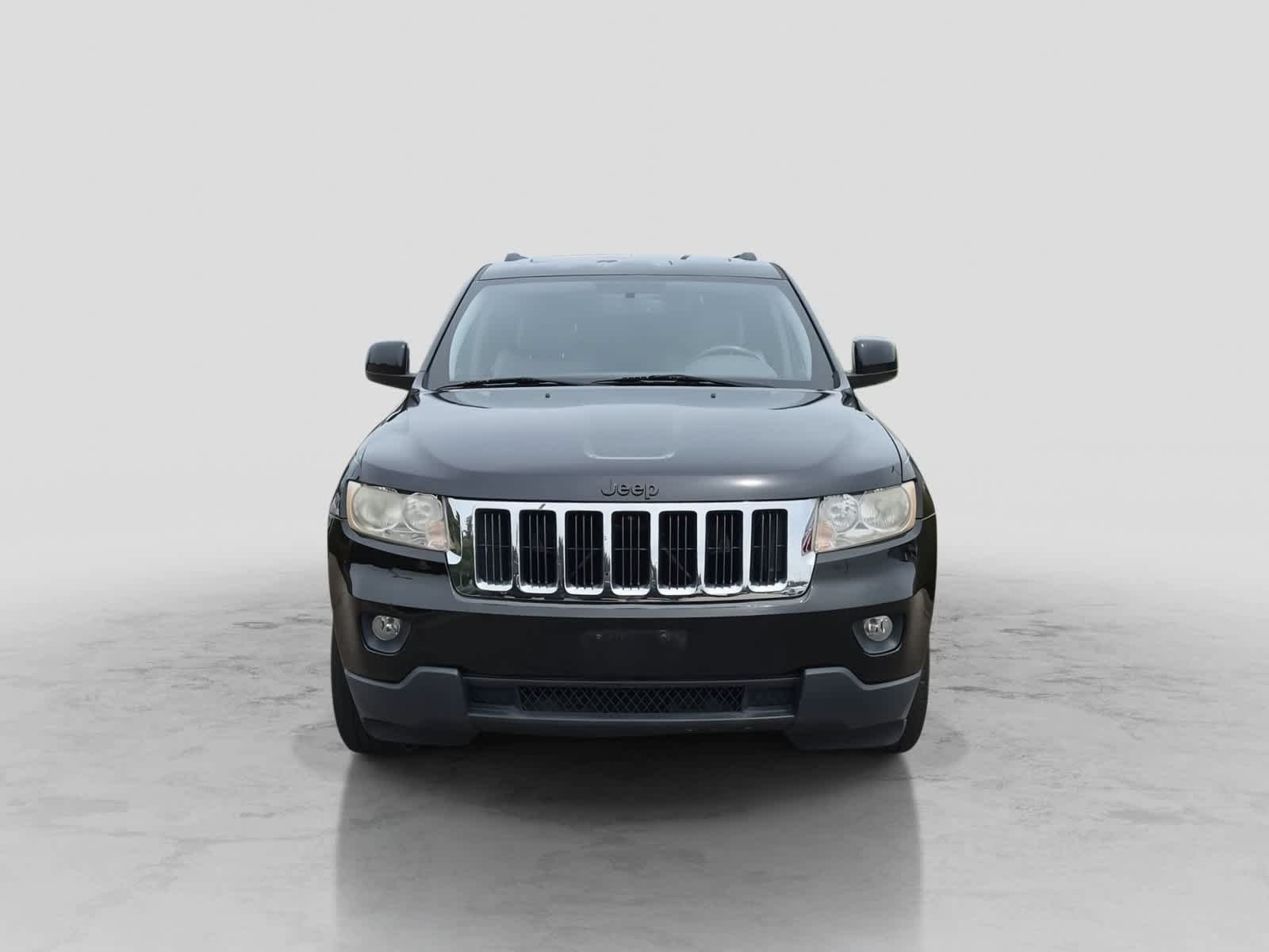 Used 2011 Jeep Grand Cherokee Laredo AWD/4WD image 3