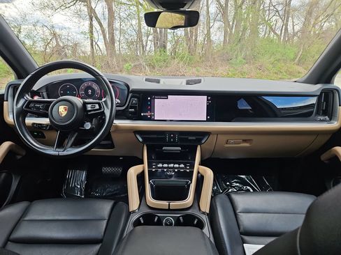Certified 2024 Porsche Cayenne AWD/4WD image 12