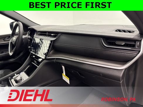 New 2026 Jeep Grand Cherokee Altitude image 16