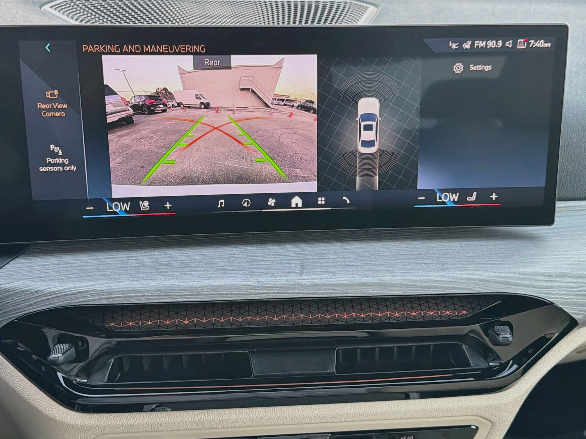 New 2026 BMW 330i Sedan w/ Premium Package RWD image 34