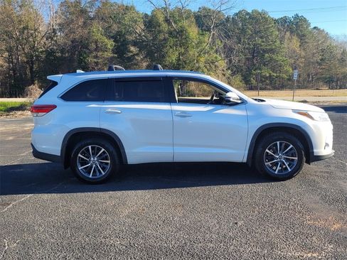 Used 2017 Toyota Highlander XLE image 14