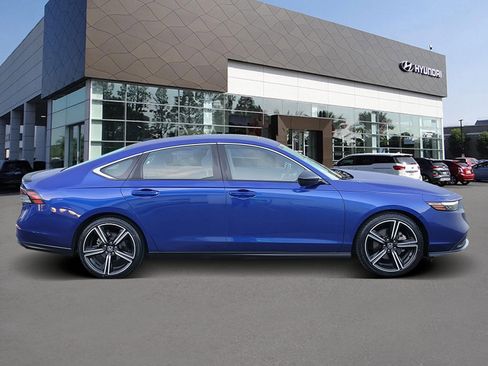 Used 2023 Honda Accord Sport image 4