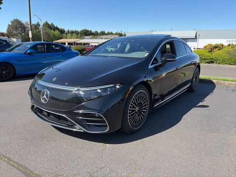 Used 2022 Mercedes-Benz EQS 580 4MATIC Sedan image 2