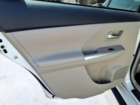Used 2012 Toyota Prius V Five FWD image 13