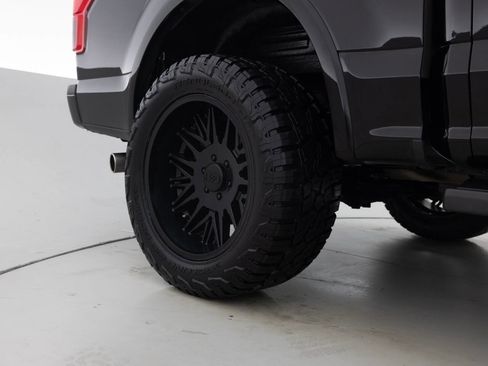 Used 2018 Ford F150 Lariat w/ Equipment Group 502A Luxury AWD/4WD image 19