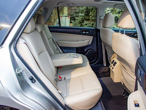 Used 2016 Subaru Outback 2.5i Limited image 18